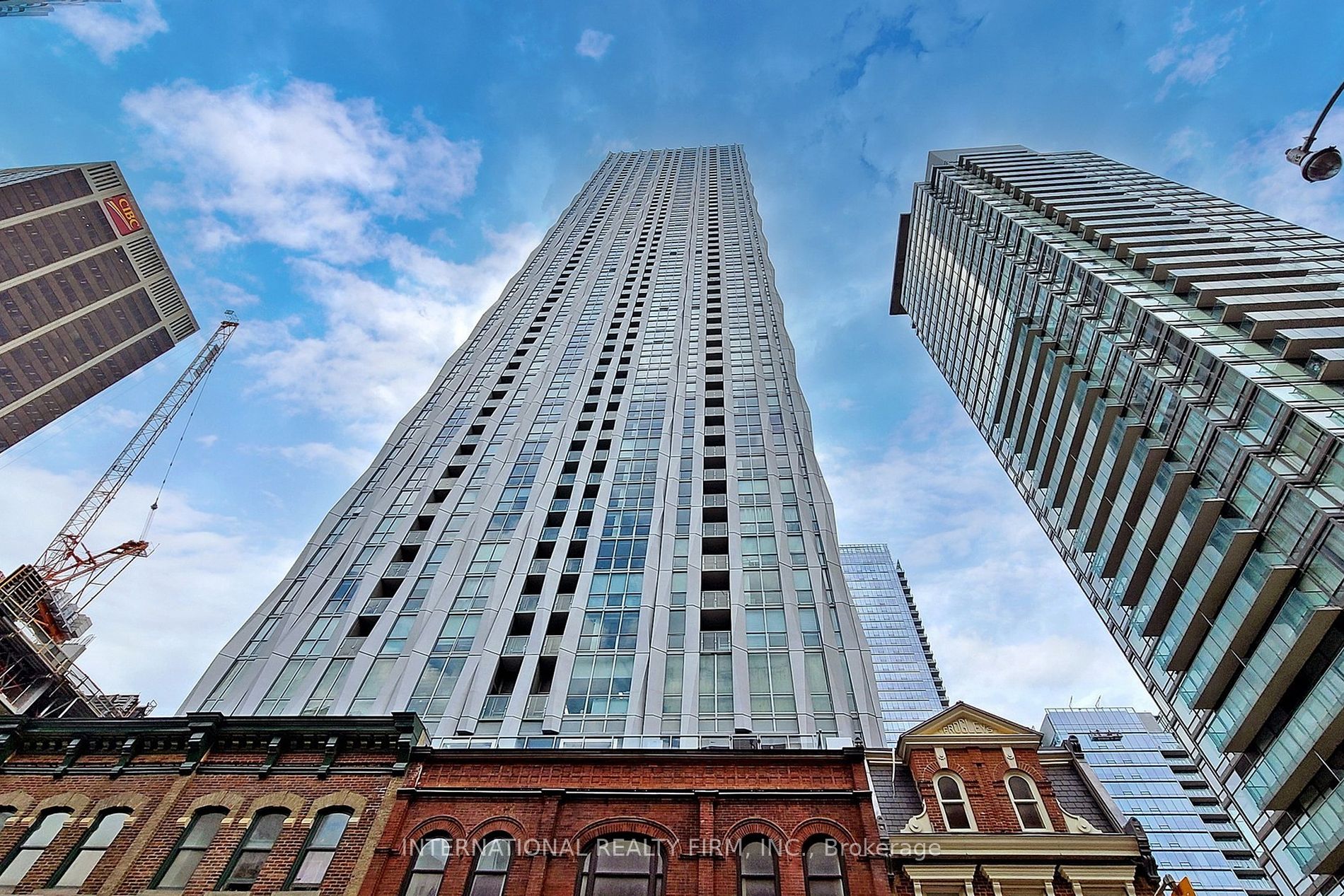 1 Yorkville Ave, #710