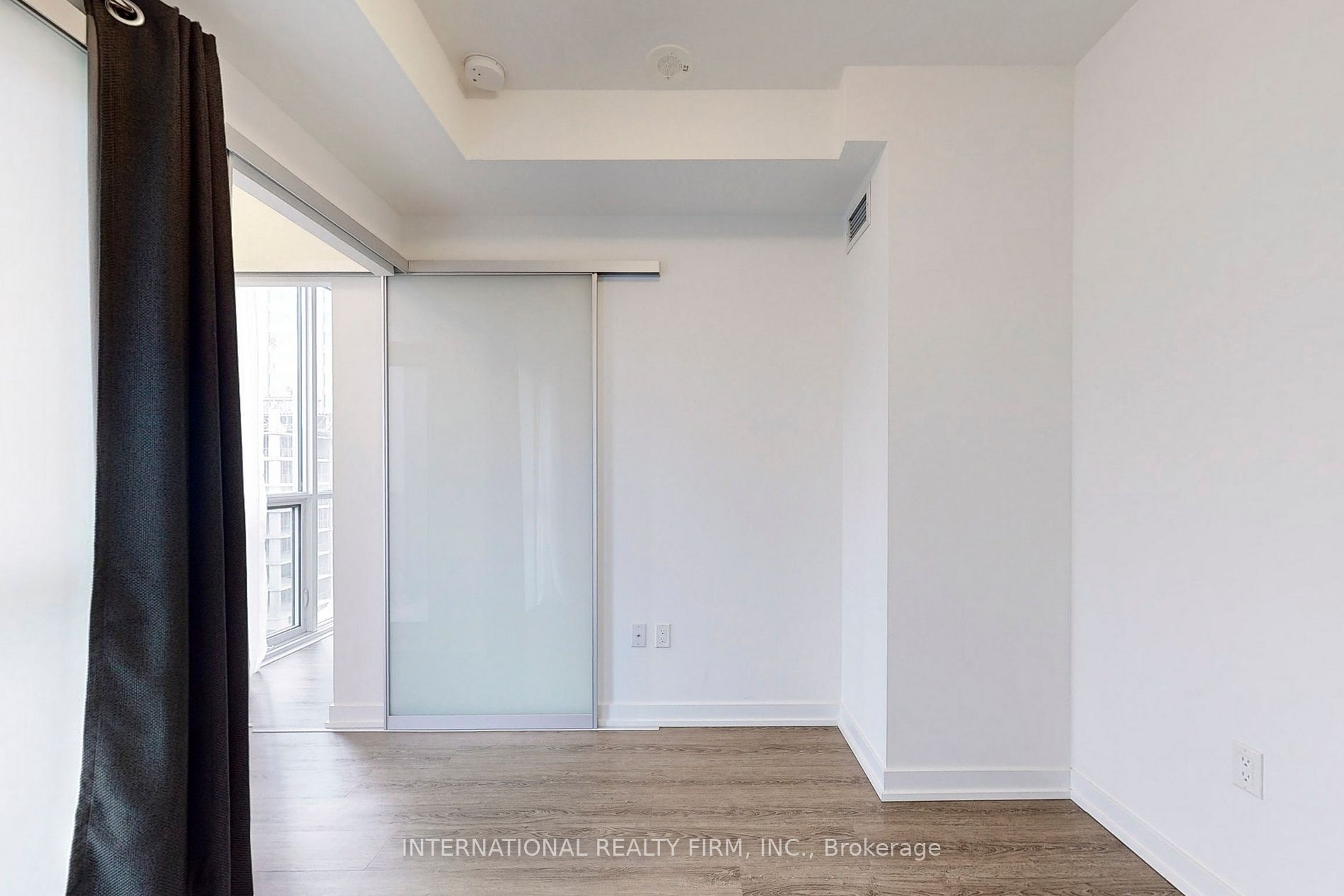 1 Yorkville Ave, #710