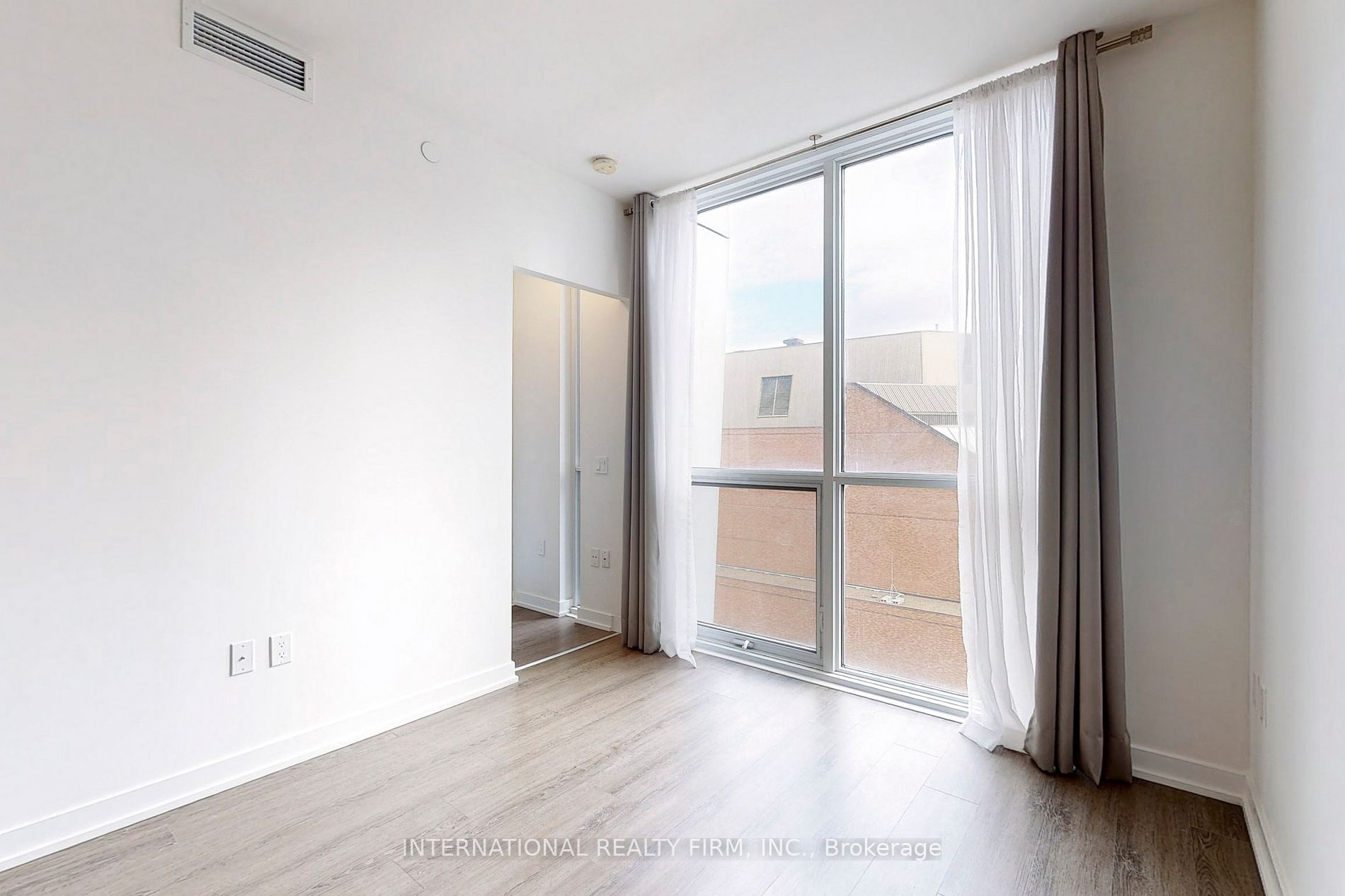 1 Yorkville Ave, #710