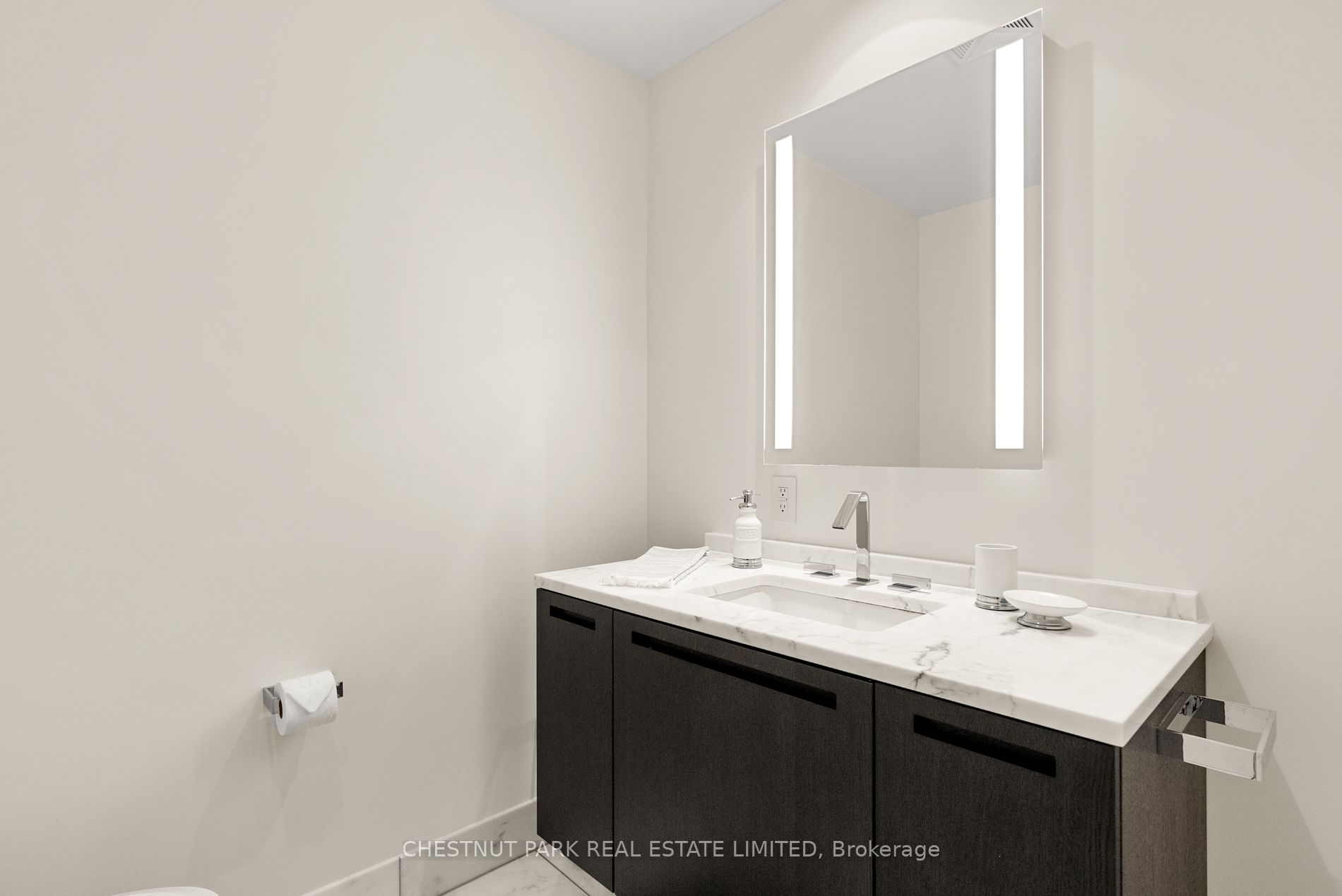 180 University Ave, #2102