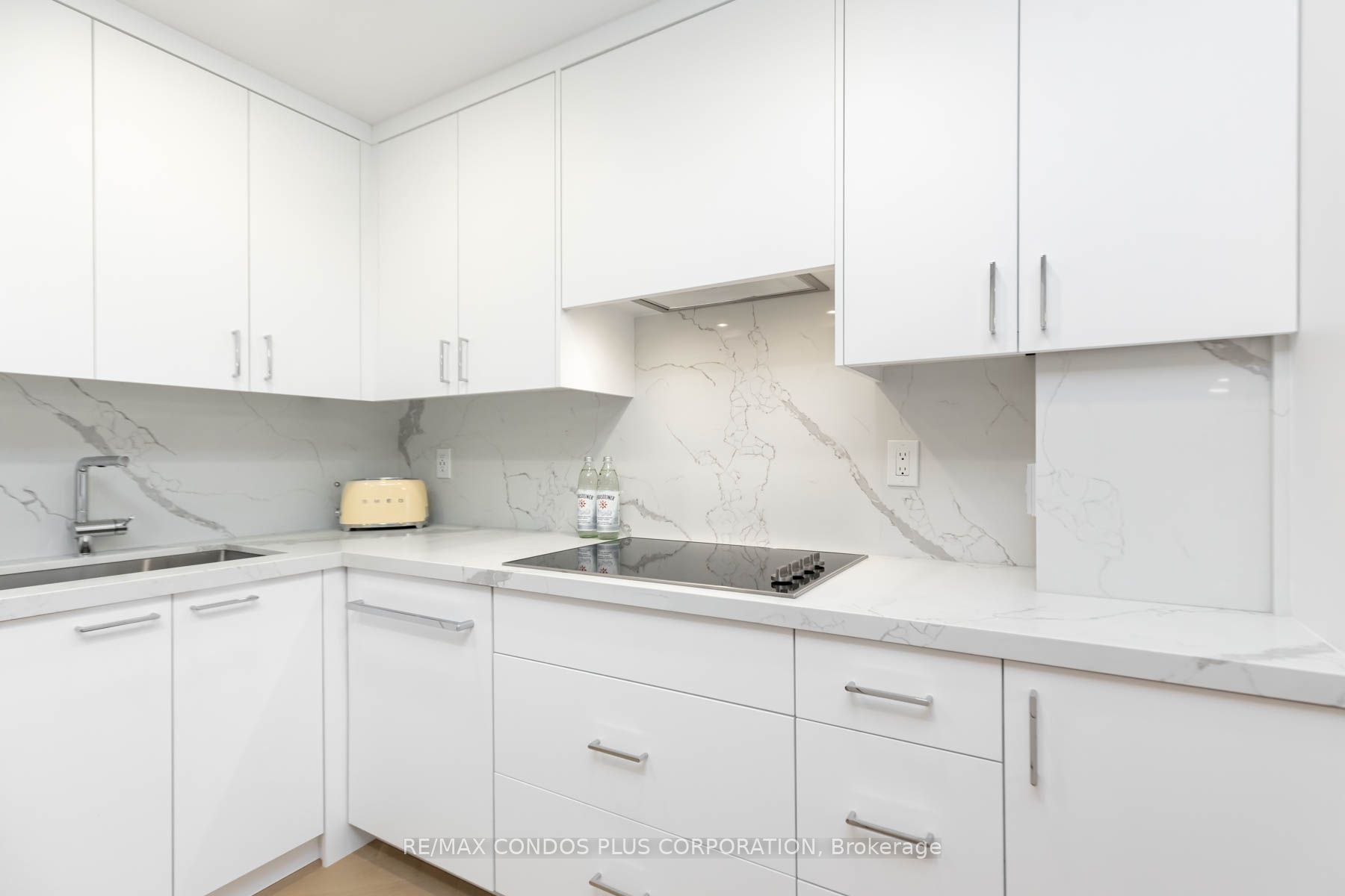 10 Bellair St, #801