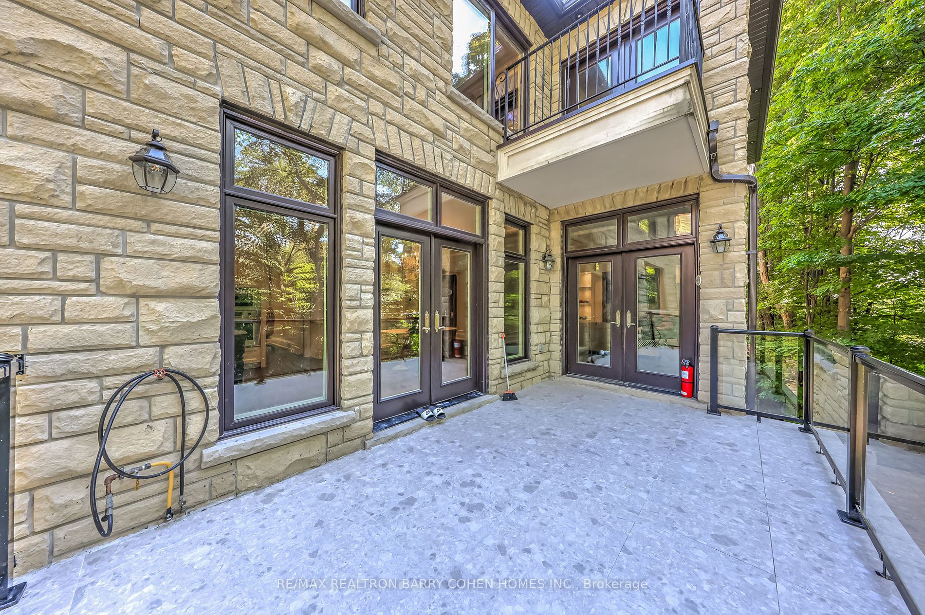 17 Artinger Court