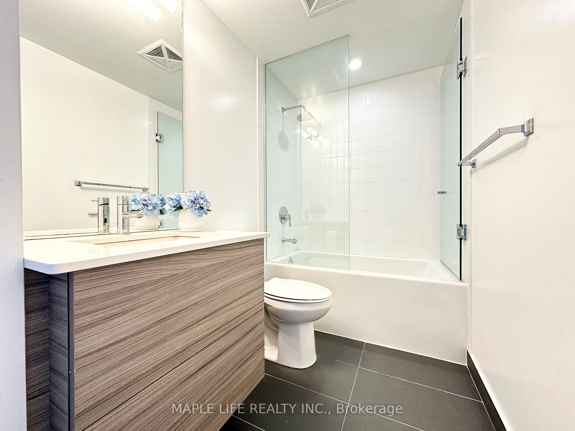 210 Simcoe St, #2309