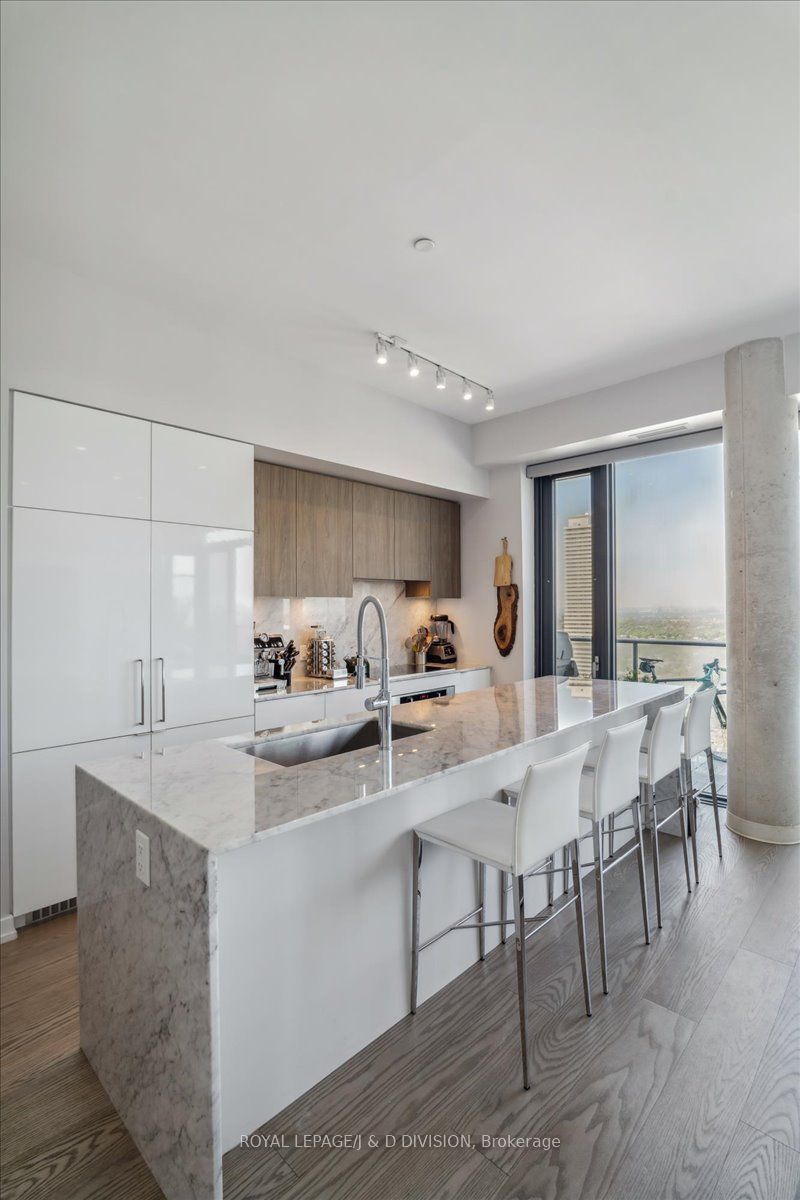161 Roehampton Ave, #4501