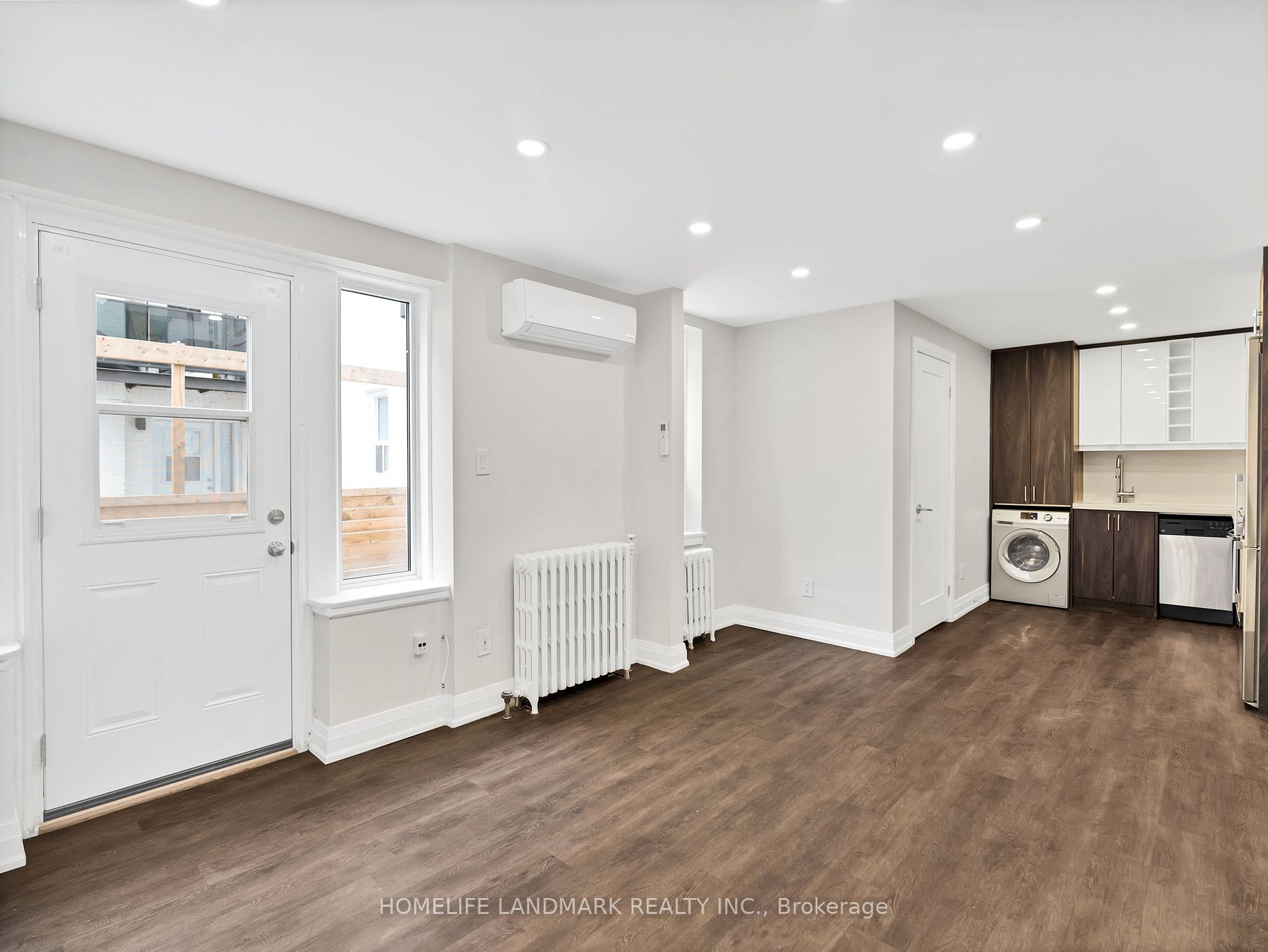699 Eglinton Avenue W, #102