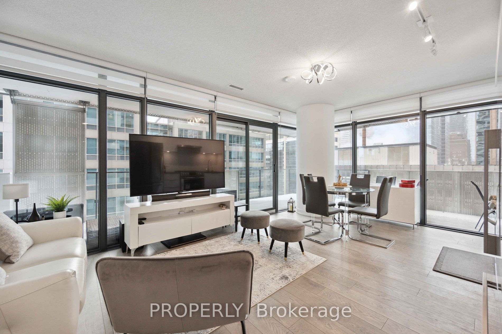 25 Richmond St E, #1105