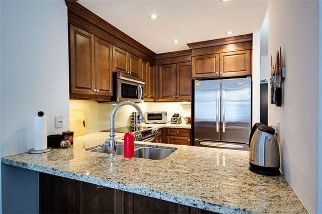 23 Rean Dr, #402