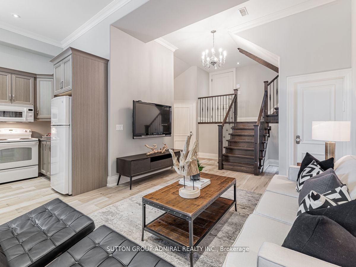 38 Clyde Ave
