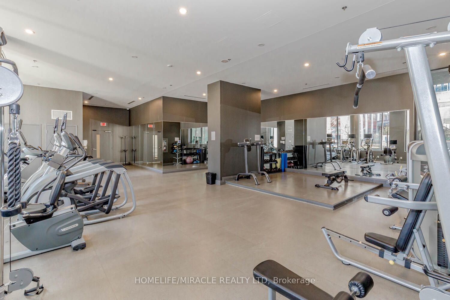 18 Rean Dr, #711