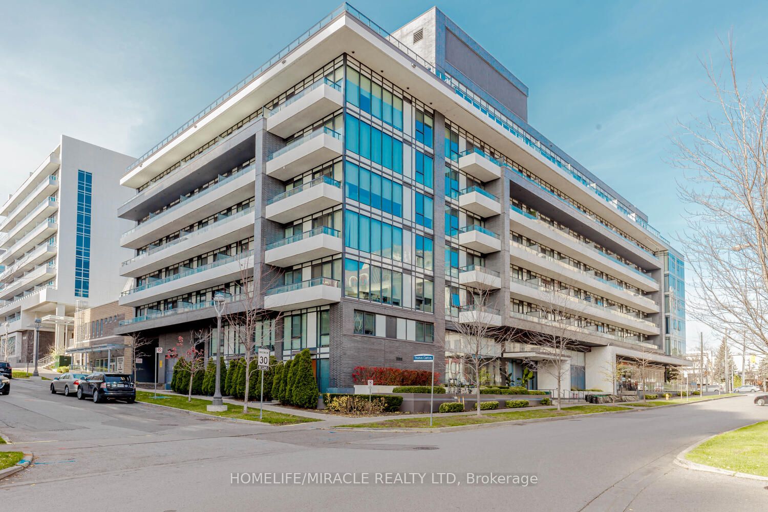 18 Rean Dr, #711