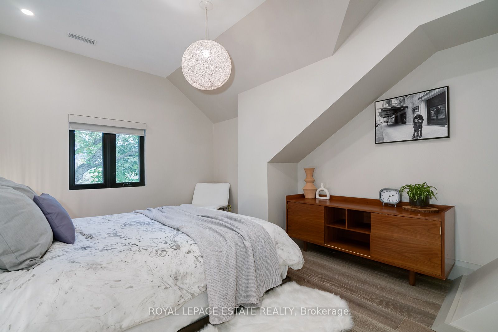 32 Servington Crescent