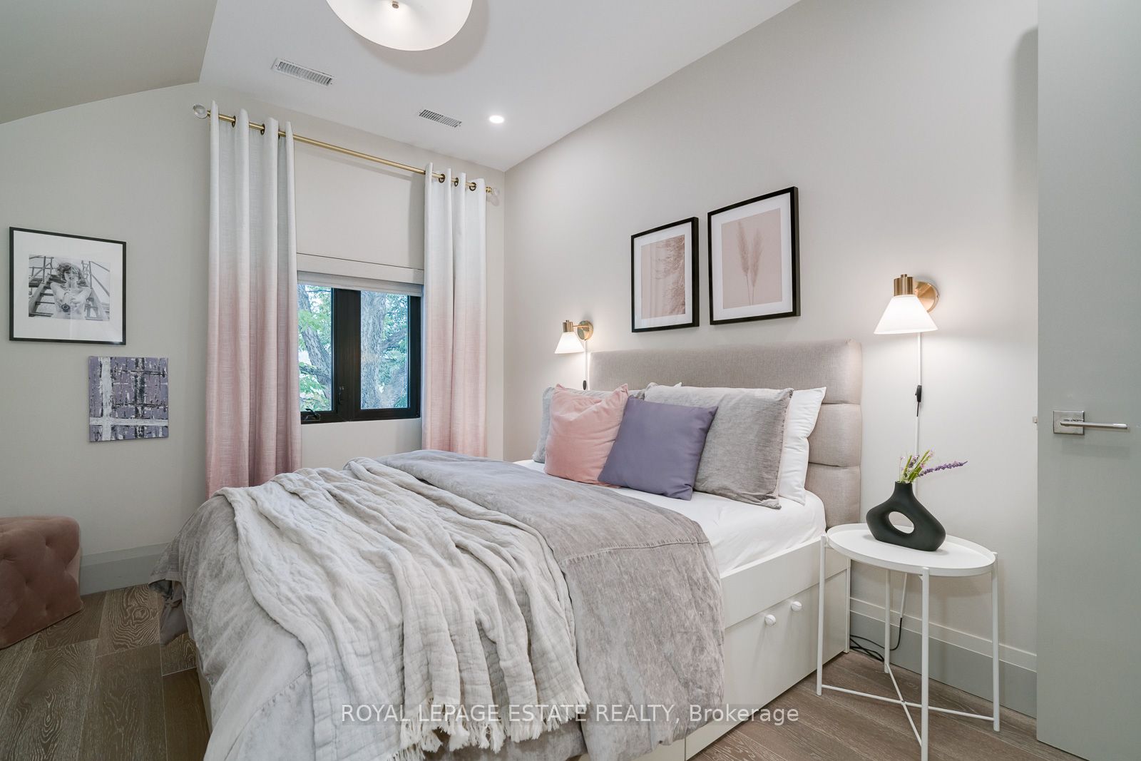 32 Servington Crescent