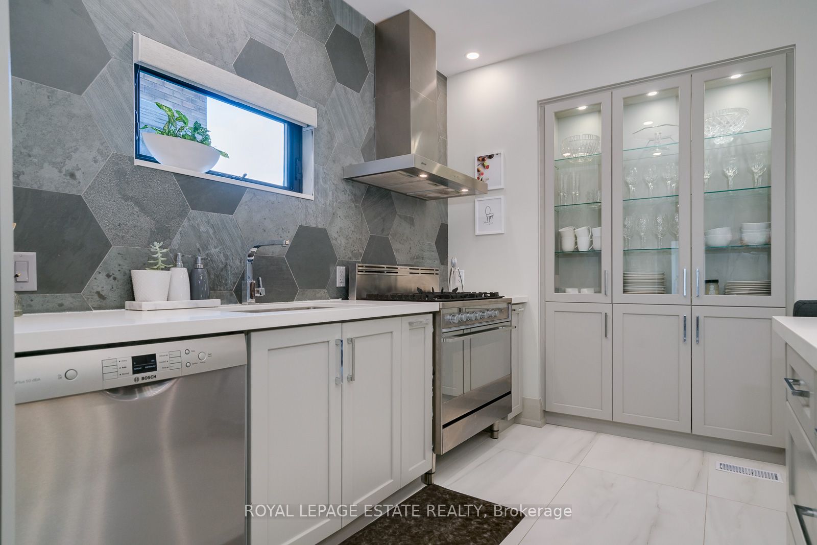 32 Servington Crescent