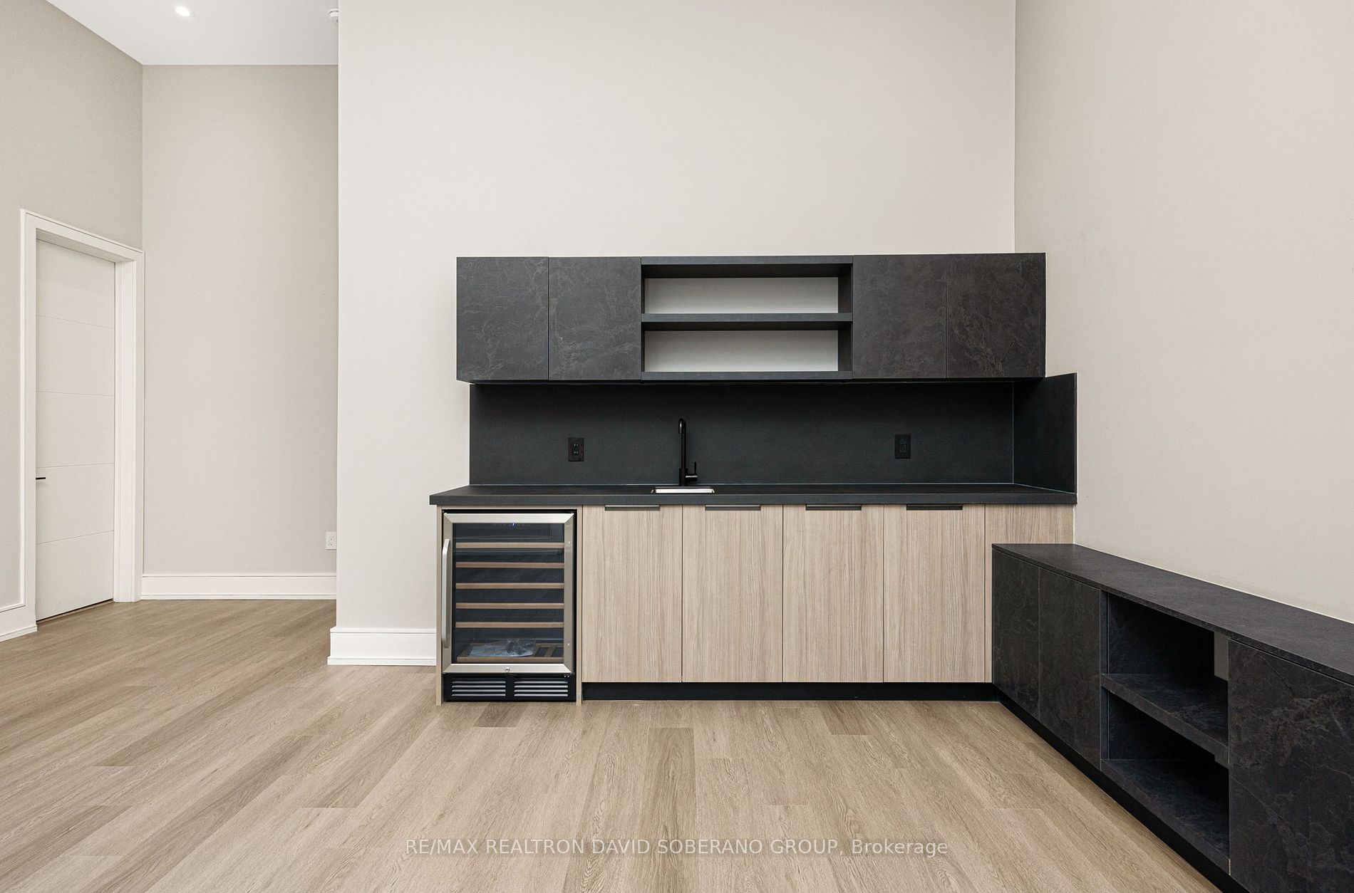 5 Yeomans Rd