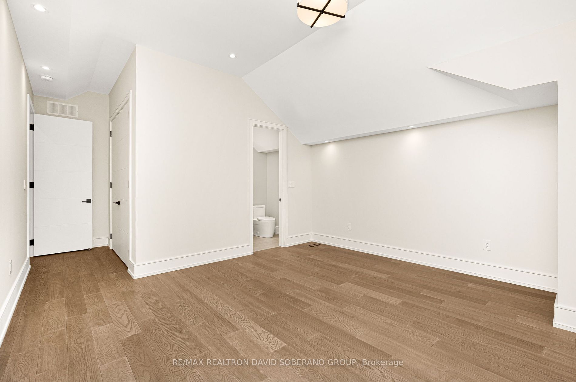 5 Yeomans Rd