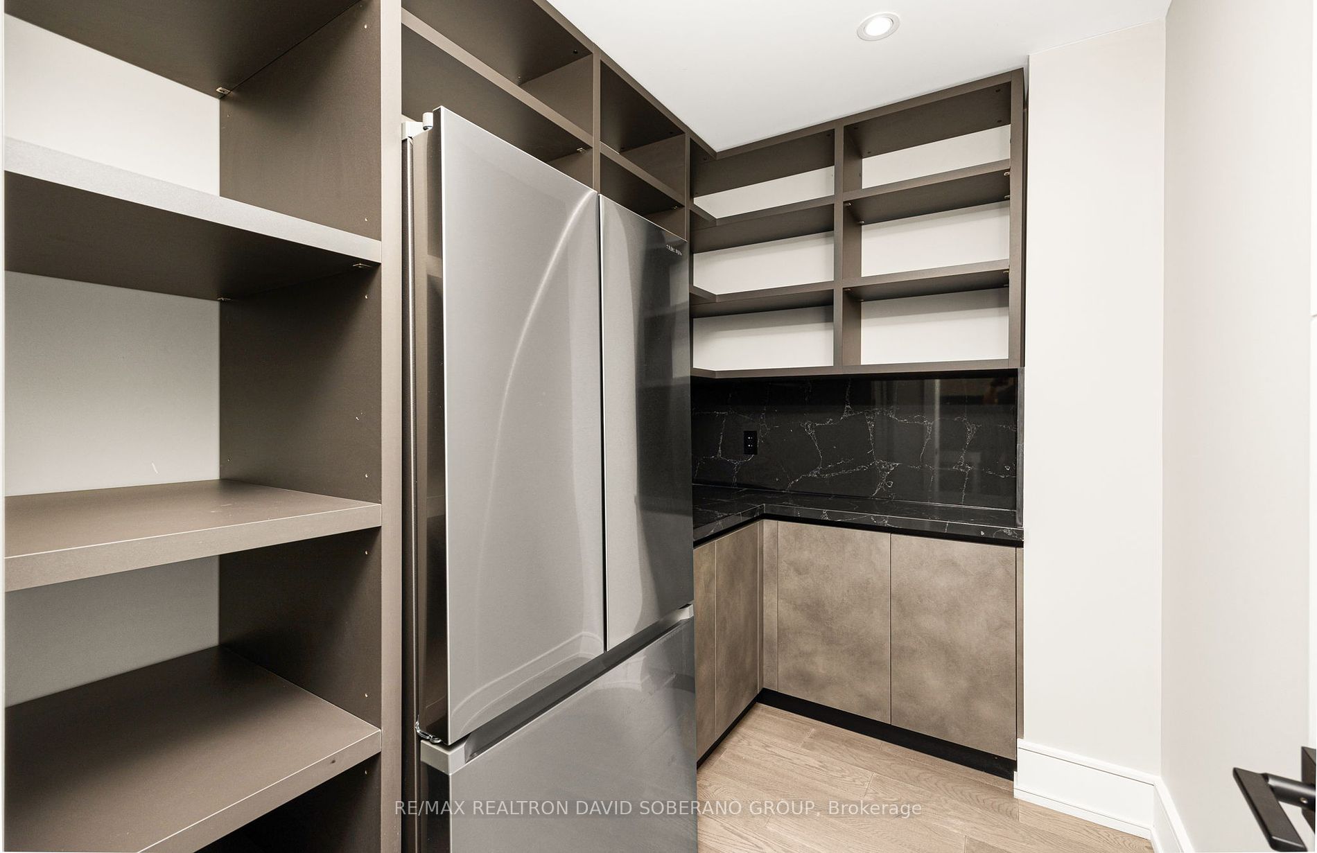 5 Yeomans Rd