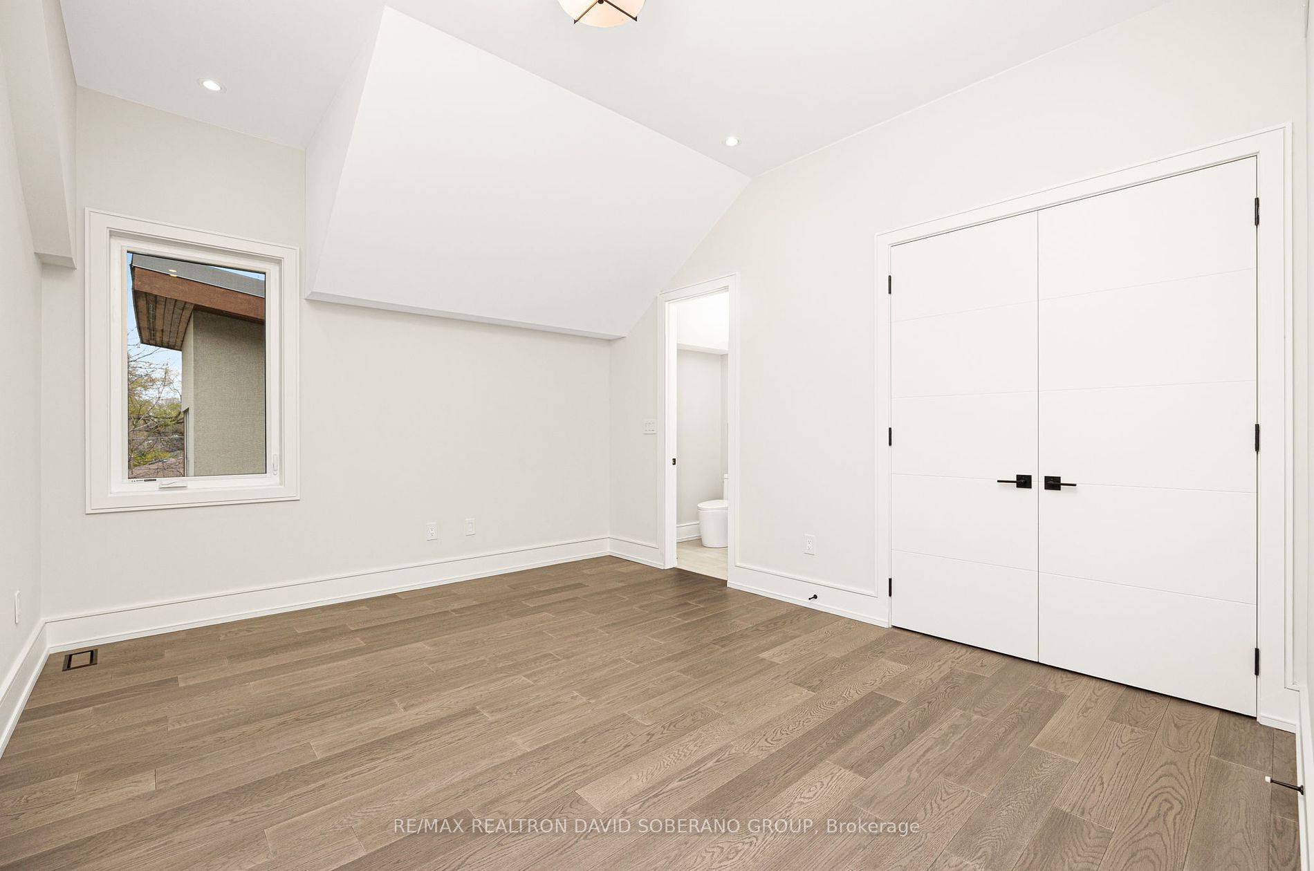 5 Yeomans Rd