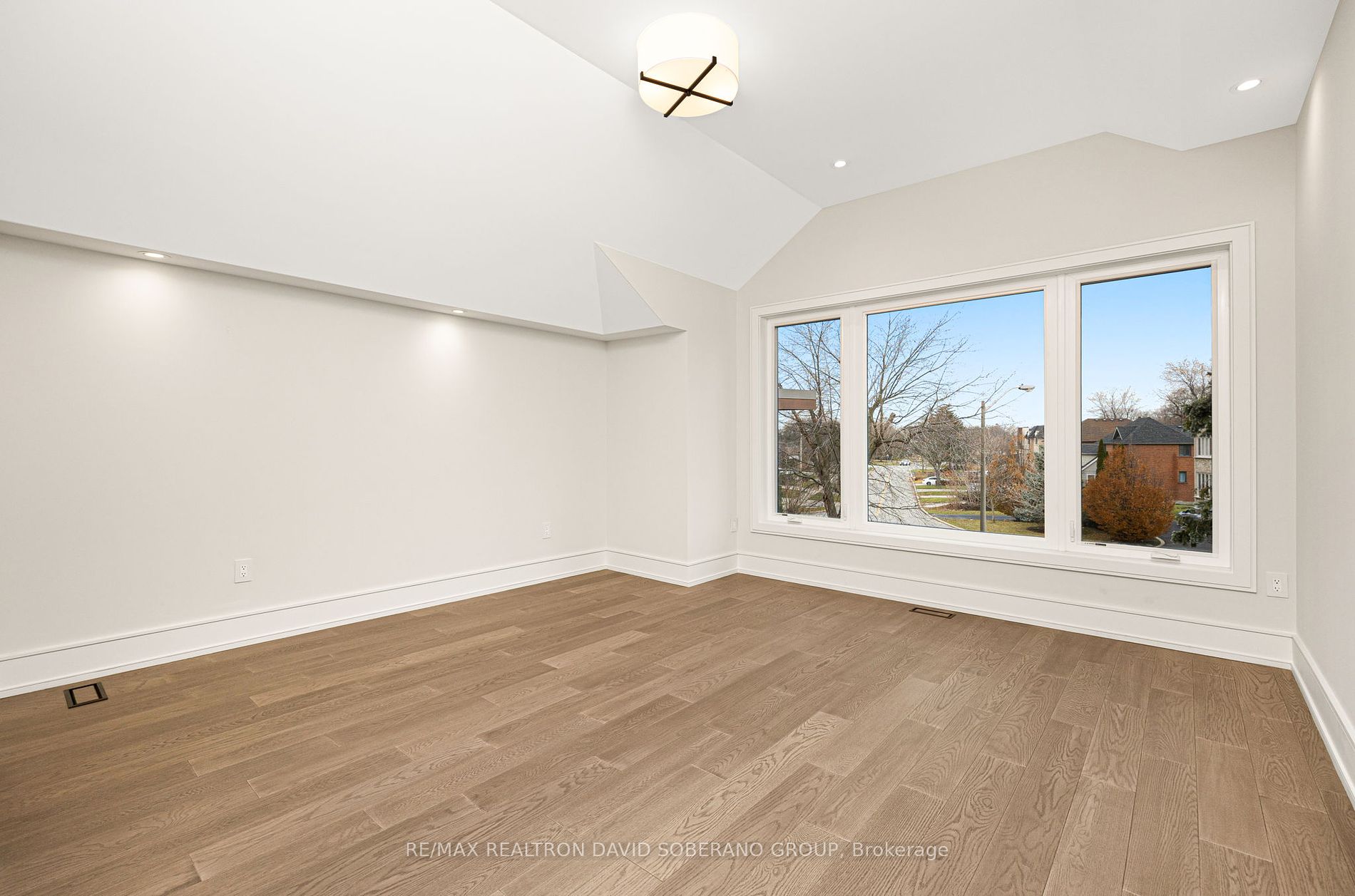 5 Yeomans Rd