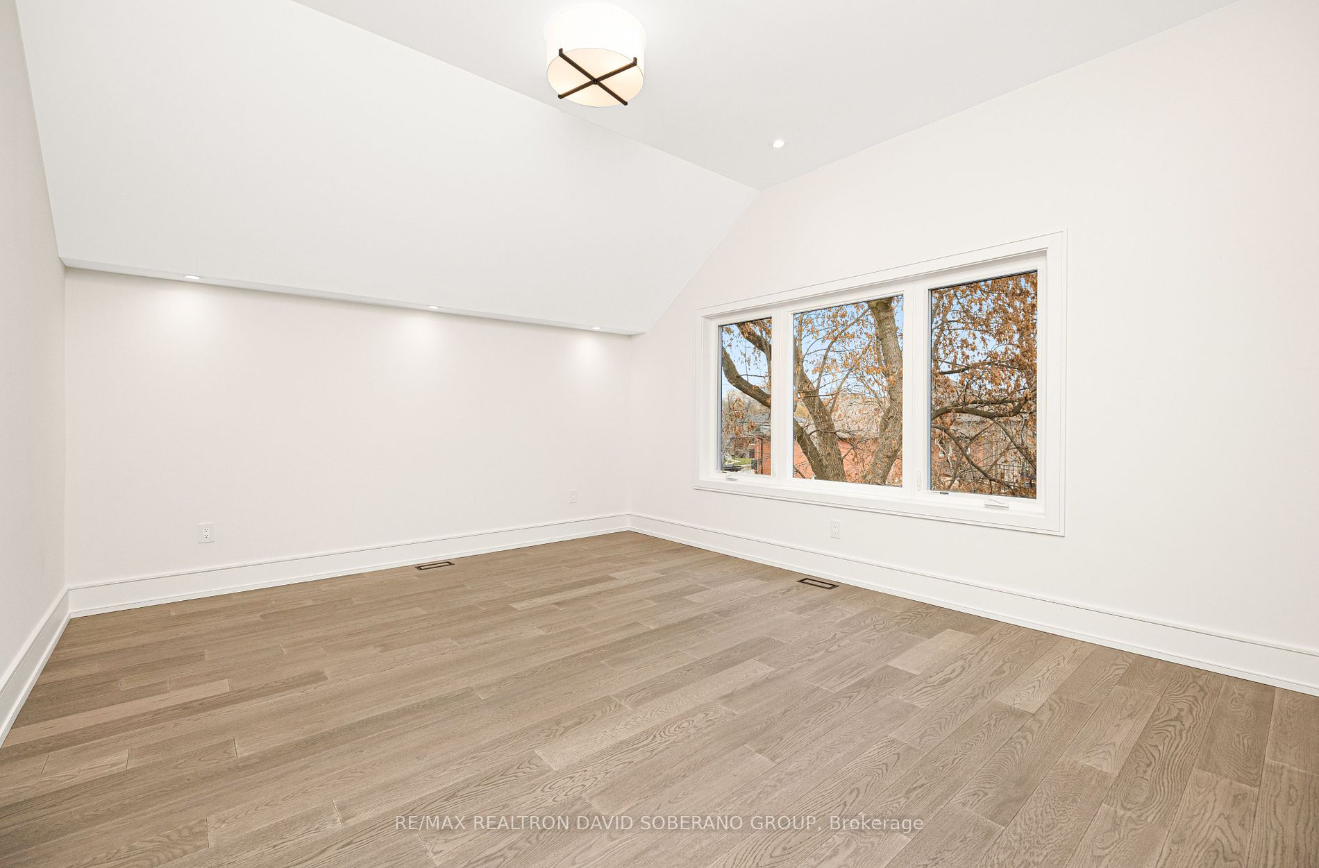 5 Yeomans Rd