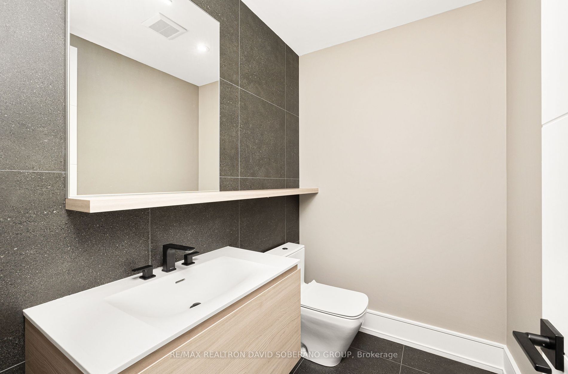 5 Yeomans Rd