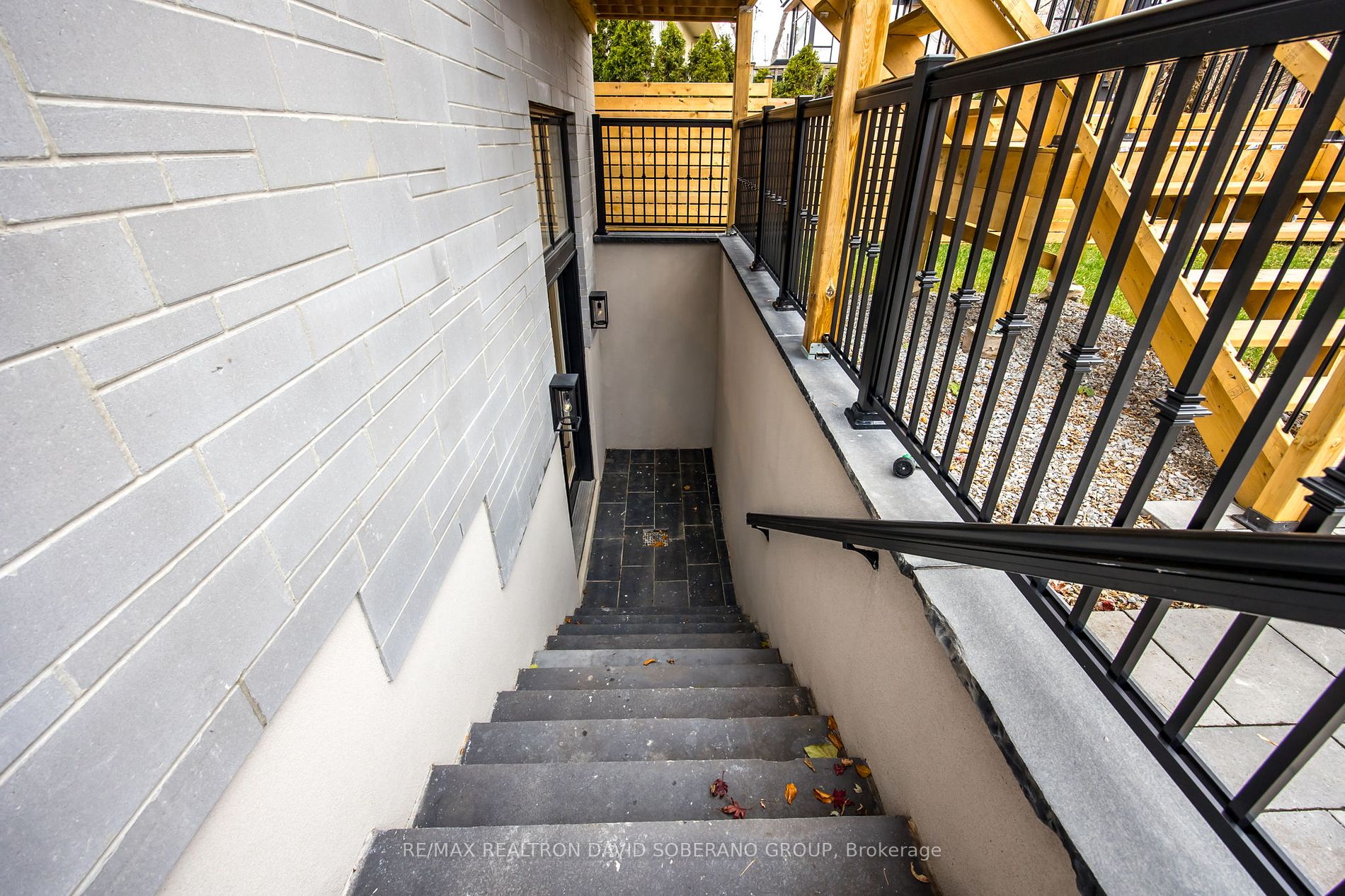 5 Yeomans Rd