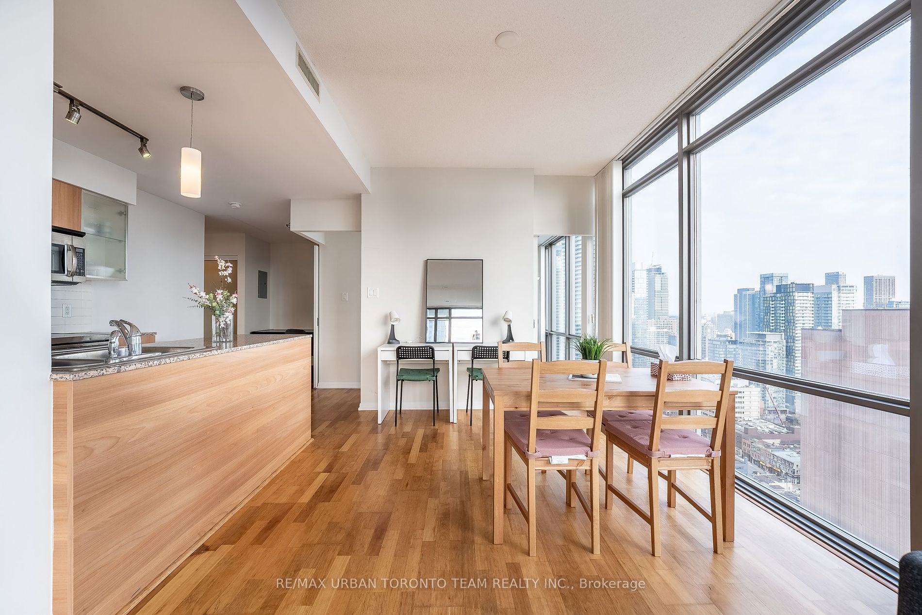 38 Grenville Street, #3207