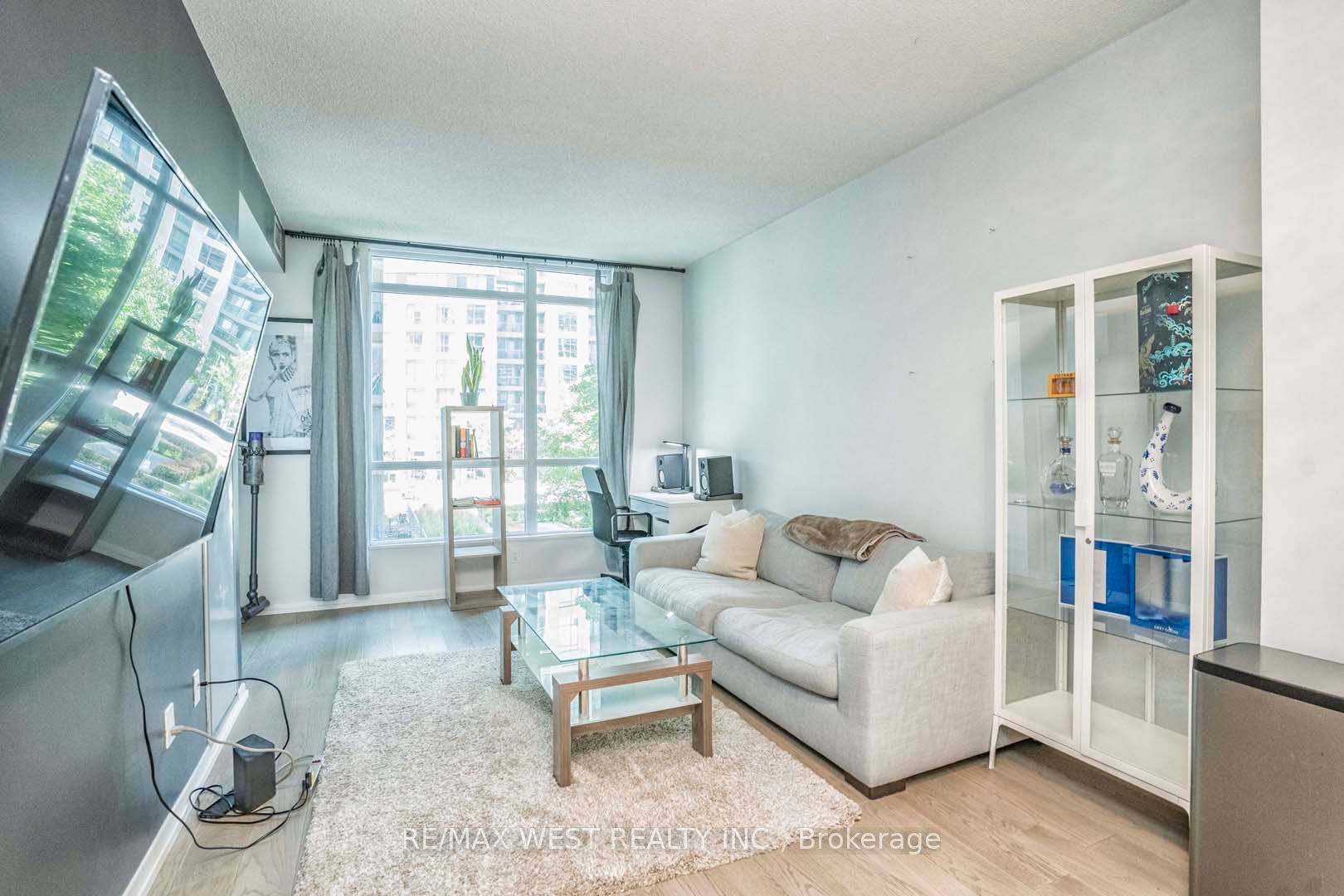 215 Fort York Blvd, #217