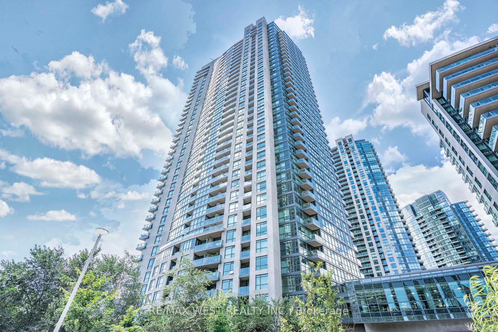 215 Fort York Blvd, #217