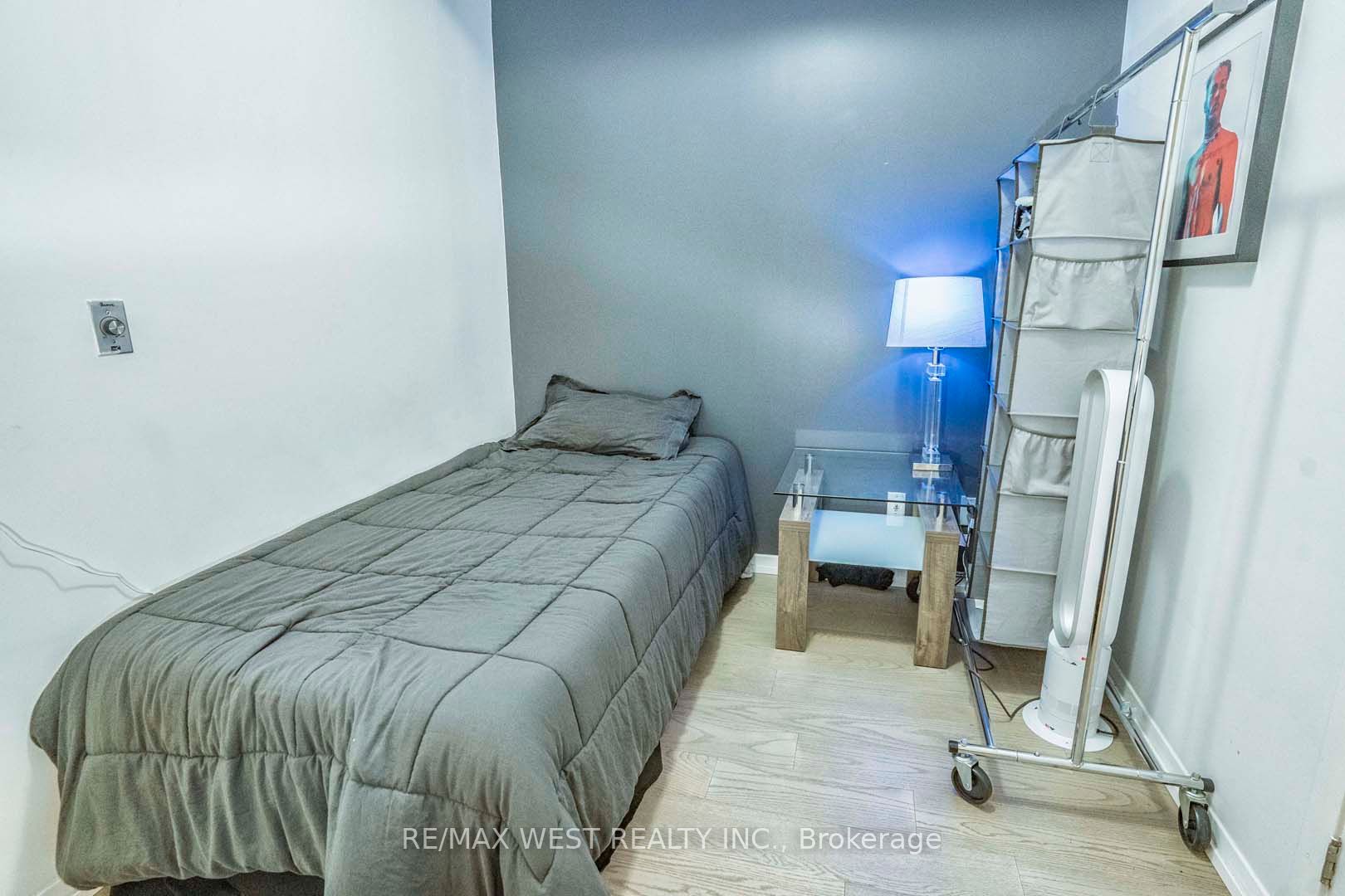 215 Fort York Blvd, #217