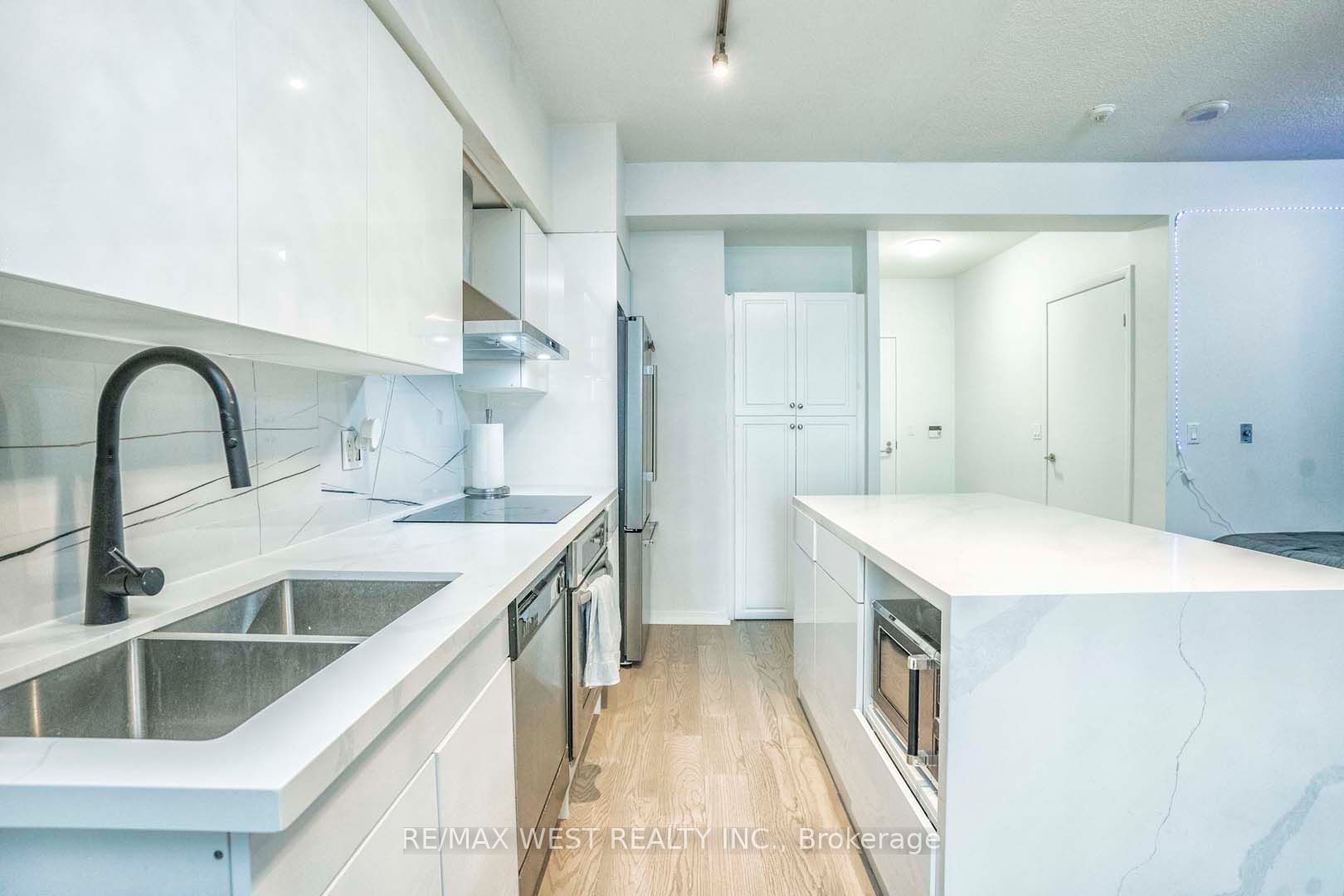 215 Fort York Blvd, #217
