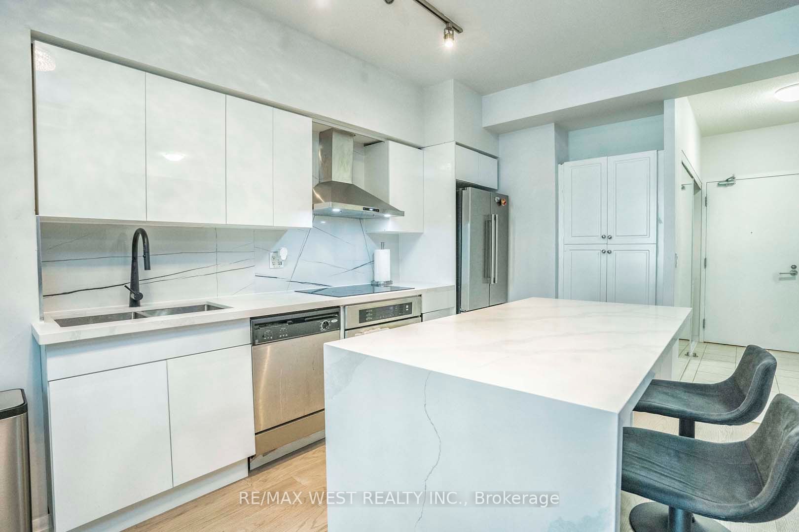 215 Fort York Blvd, #217