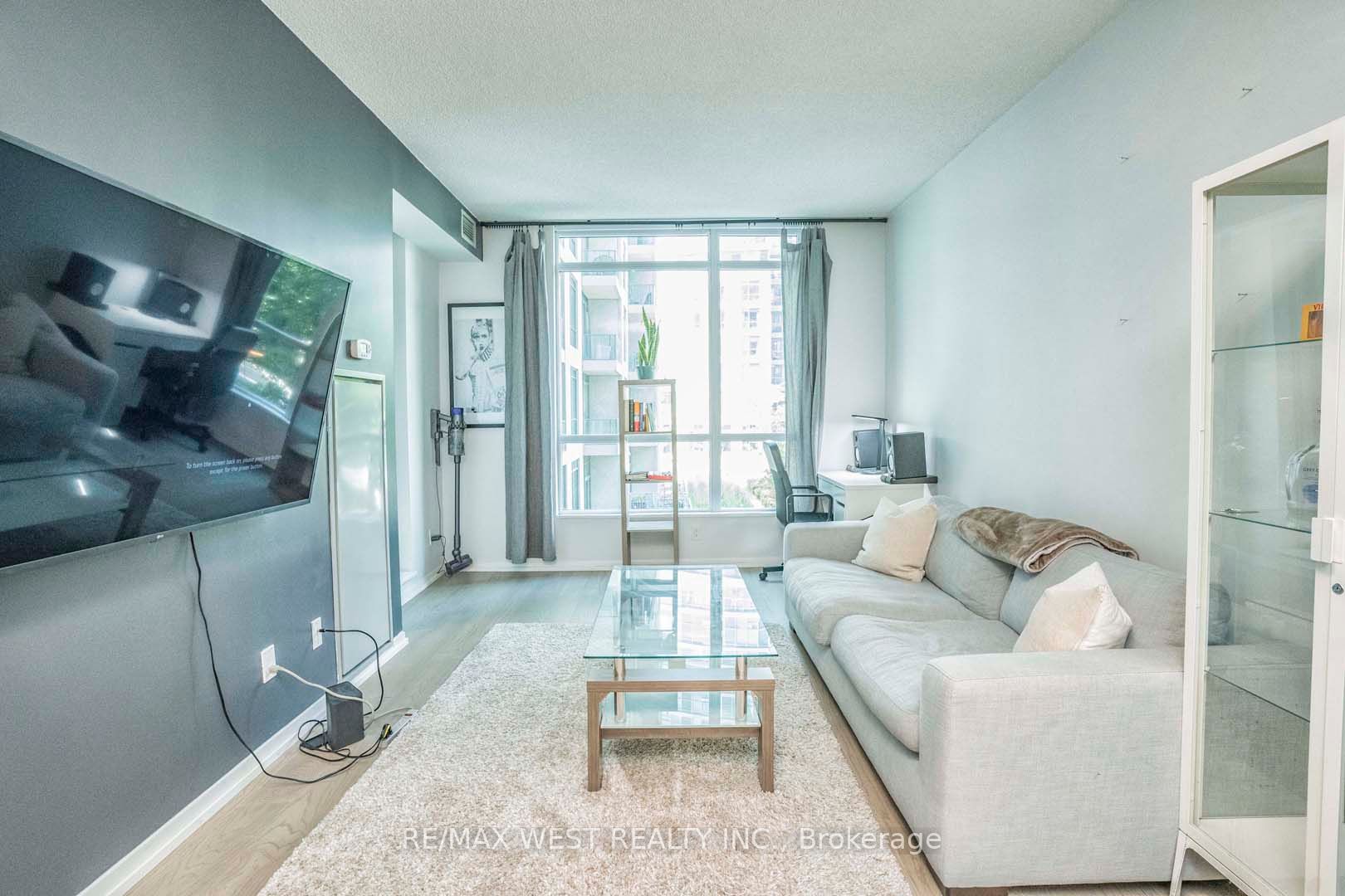 215 Fort York Blvd, #217