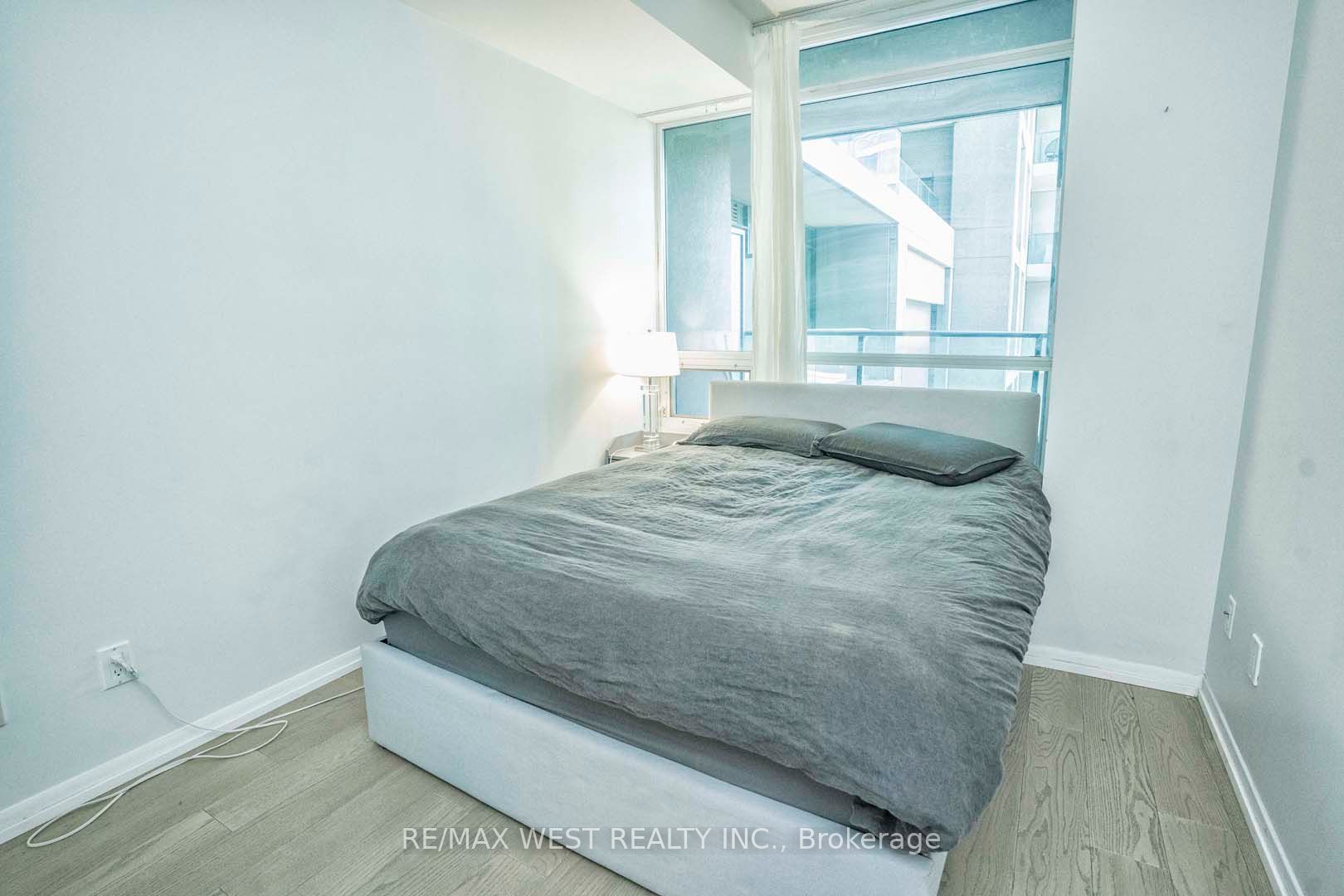 215 Fort York Blvd, #217