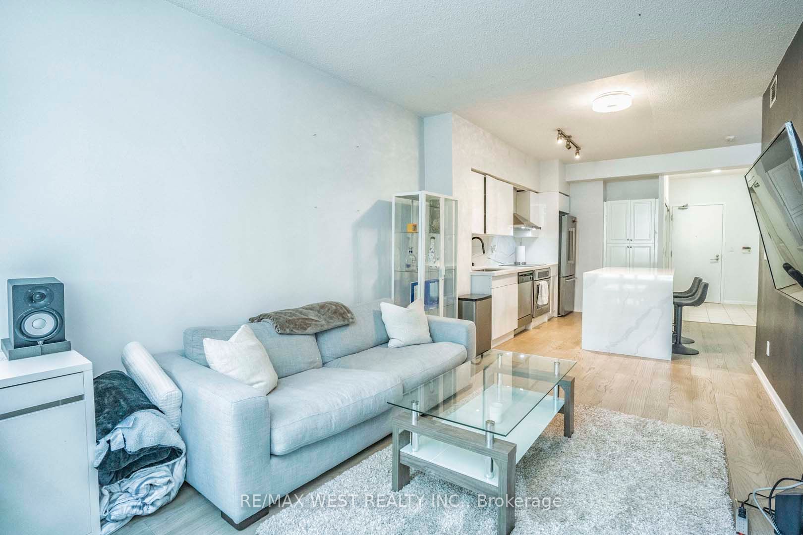 215 Fort York Blvd, #217