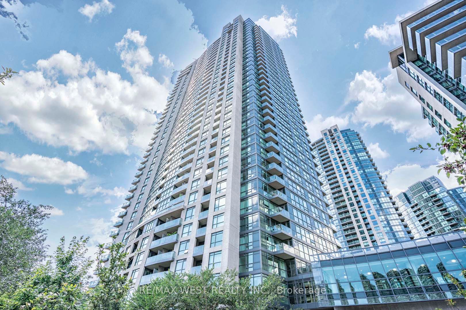 215 Fort York Blvd, #217