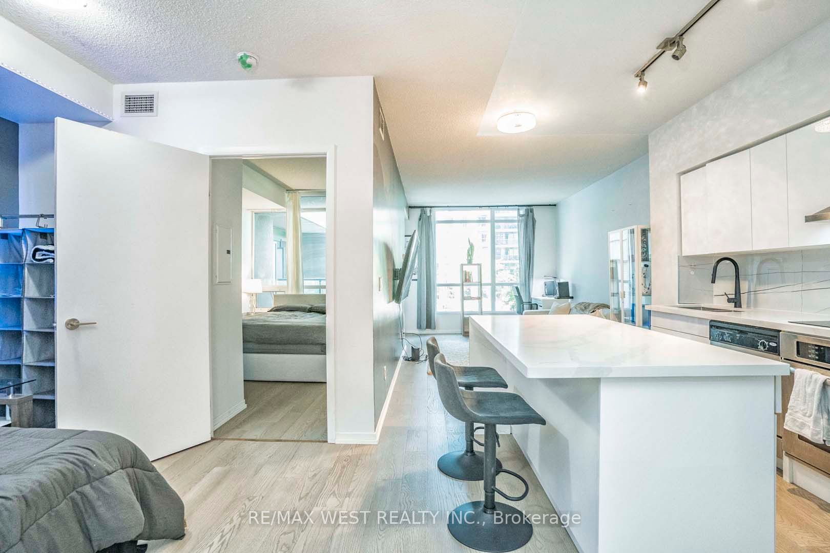 215 Fort York Blvd, #217