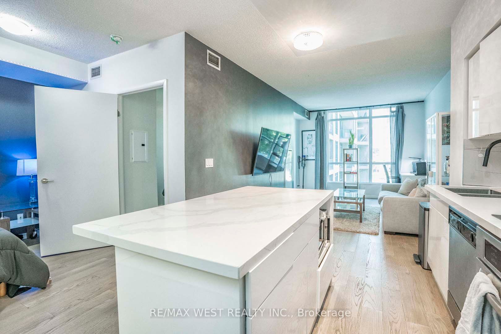 215 Fort York Blvd, #217