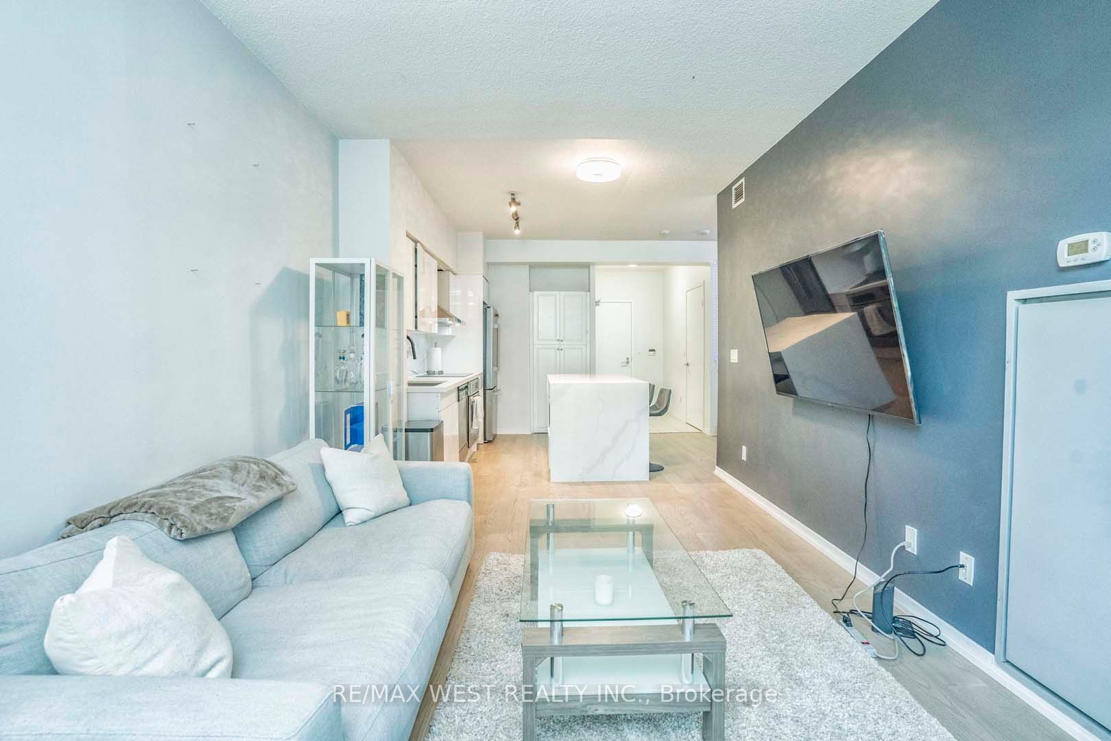 215 Fort York Blvd, #217