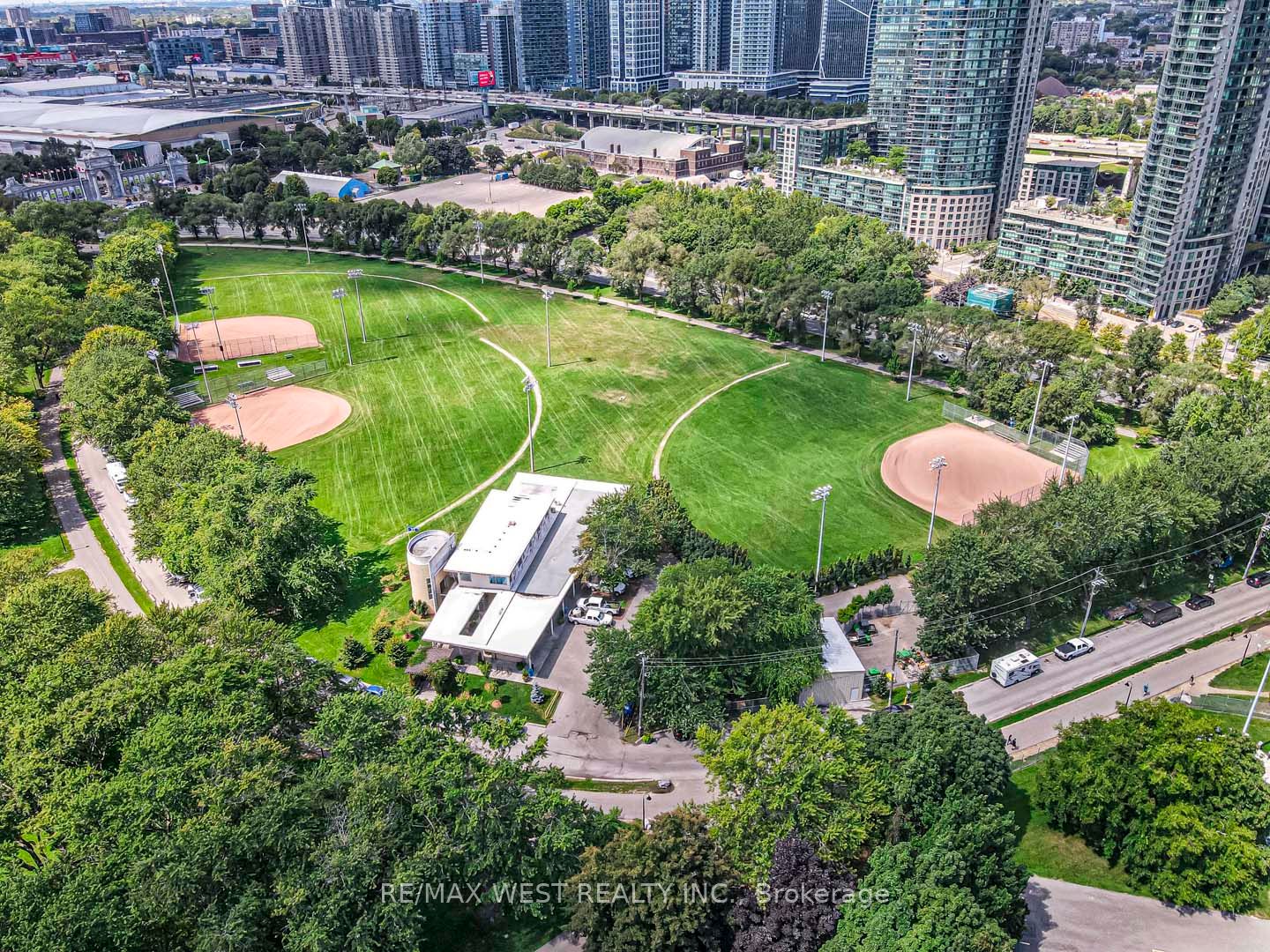215 Fort York Blvd, #217