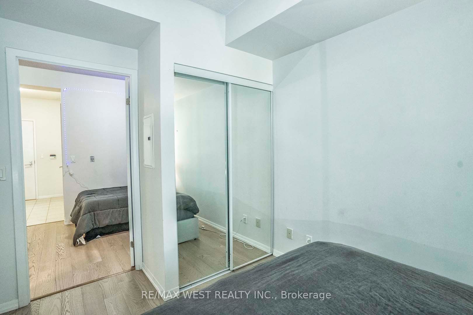 215 Fort York Blvd, #217