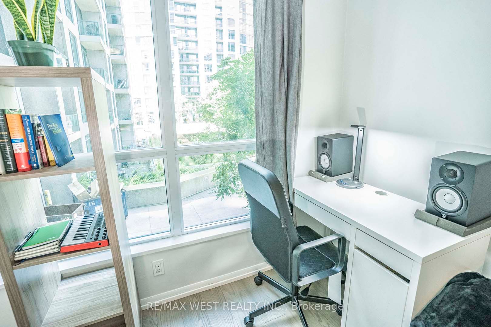 215 Fort York Blvd, #217