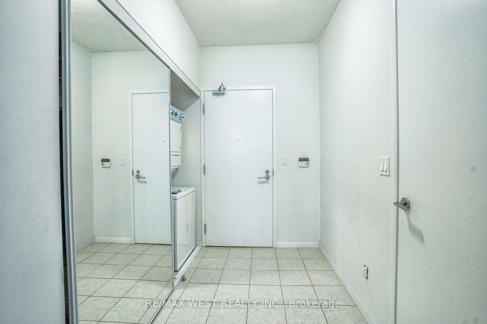 215 Fort York Blvd, #217