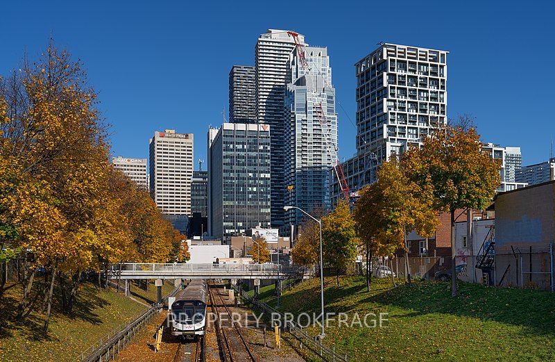 58 Orchard View Blvd, #1109