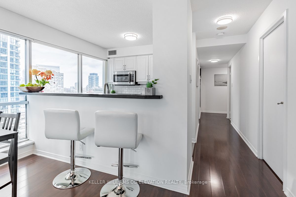 10 Yonge St, #1803