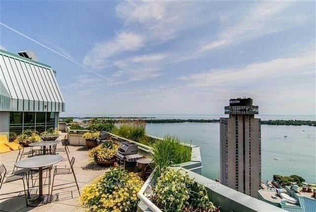 10 Yonge St, #1803