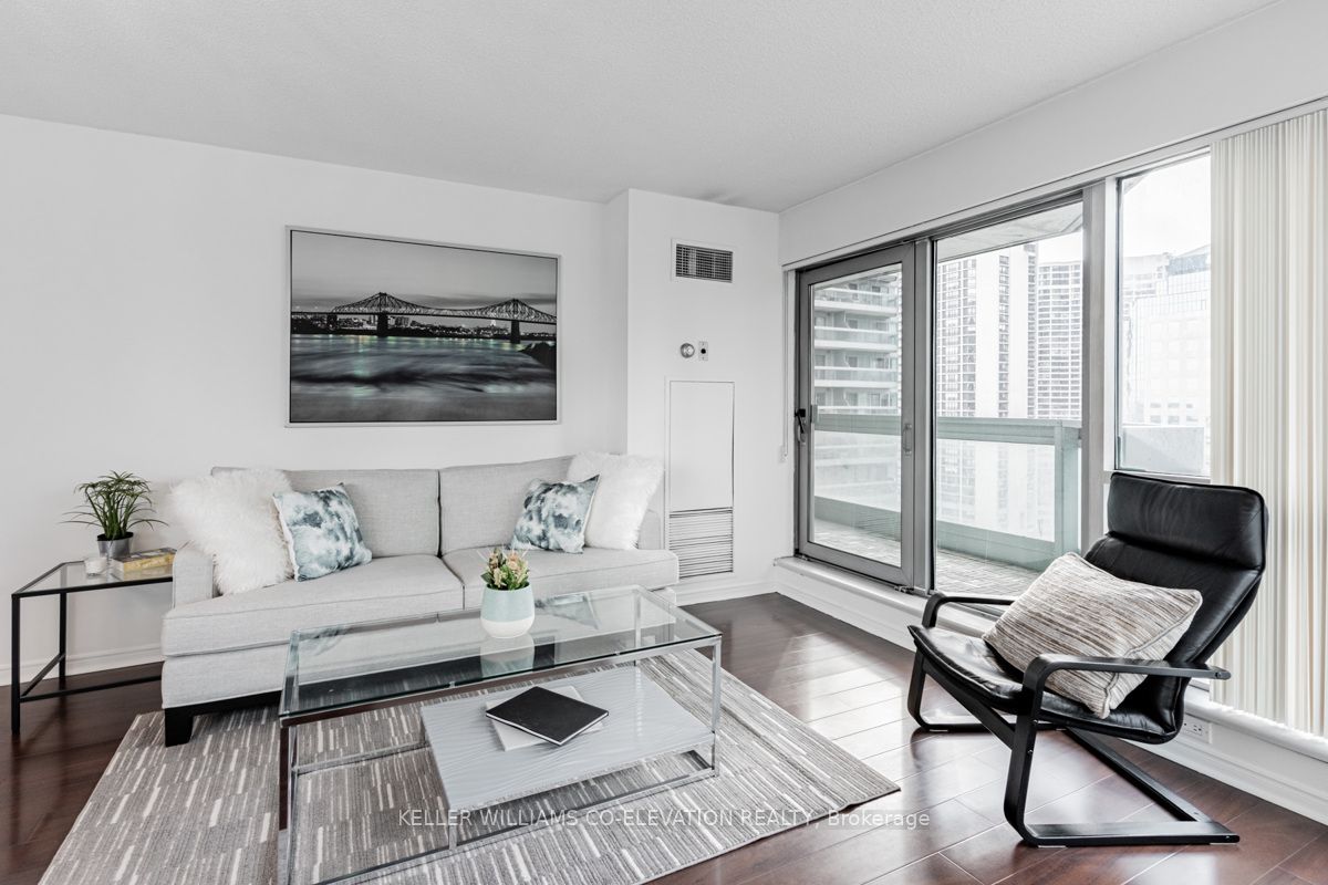 10 Yonge St, #1803