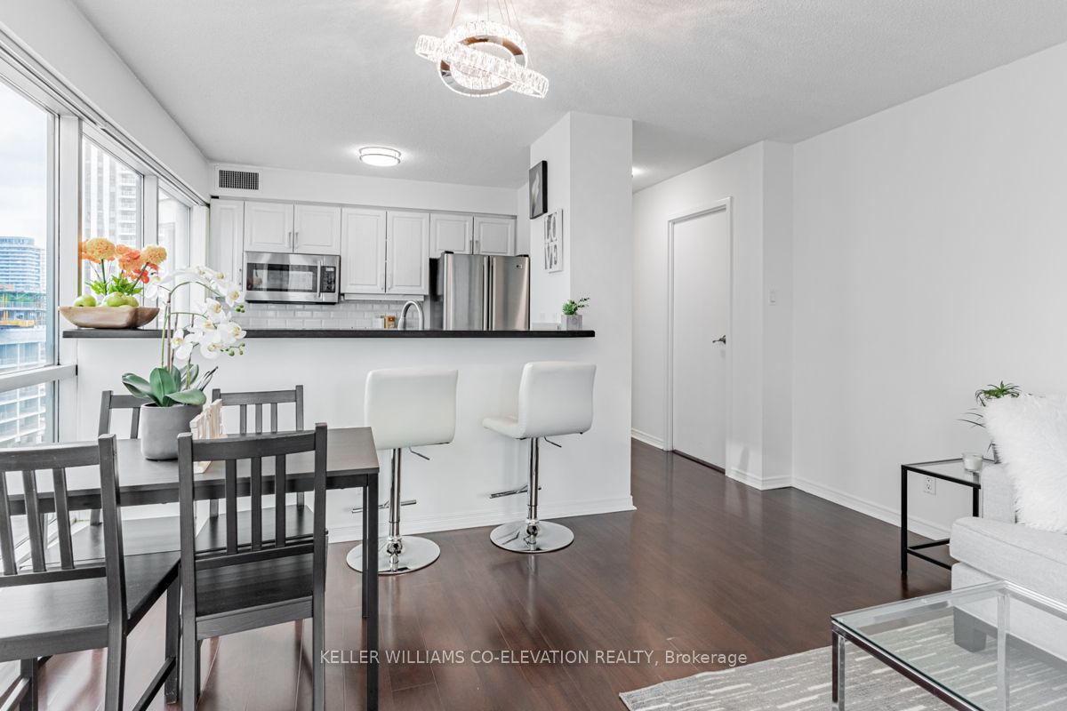 10 Yonge St, #1803