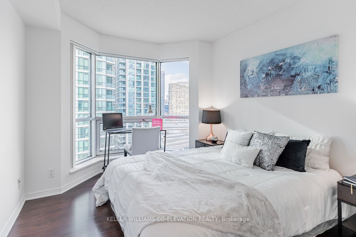 10 Yonge St, #1803
