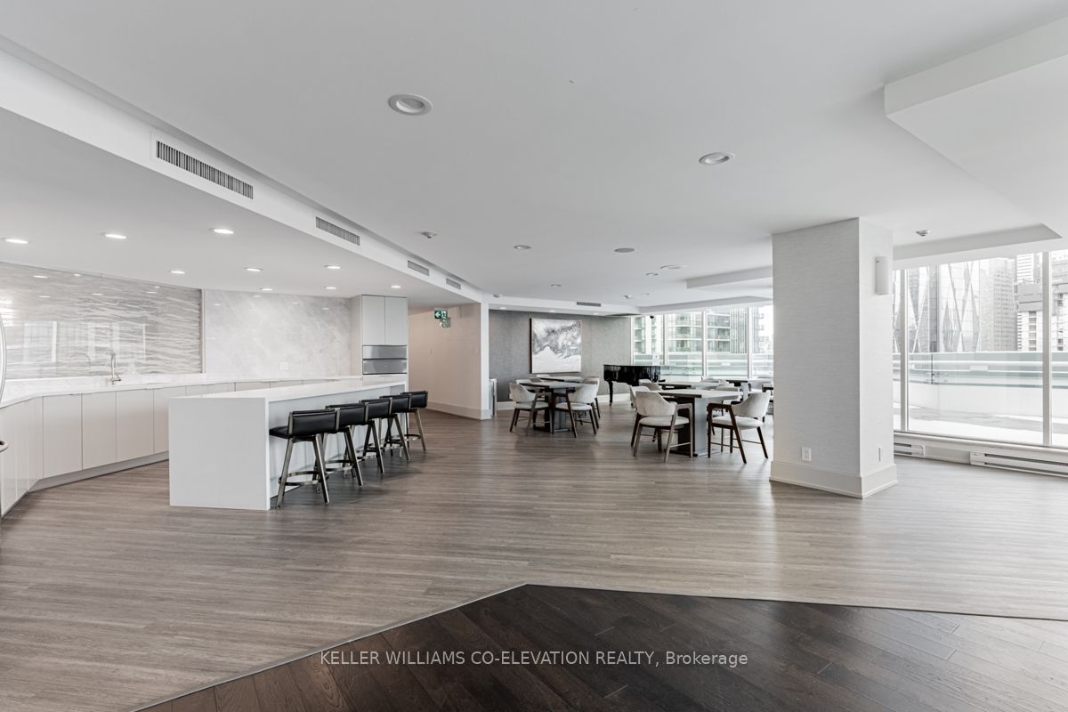10 Yonge St, #1803