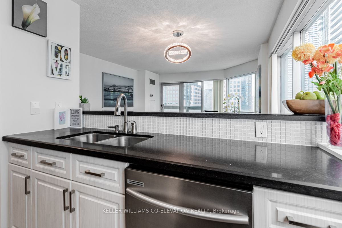 10 Yonge St, #1803